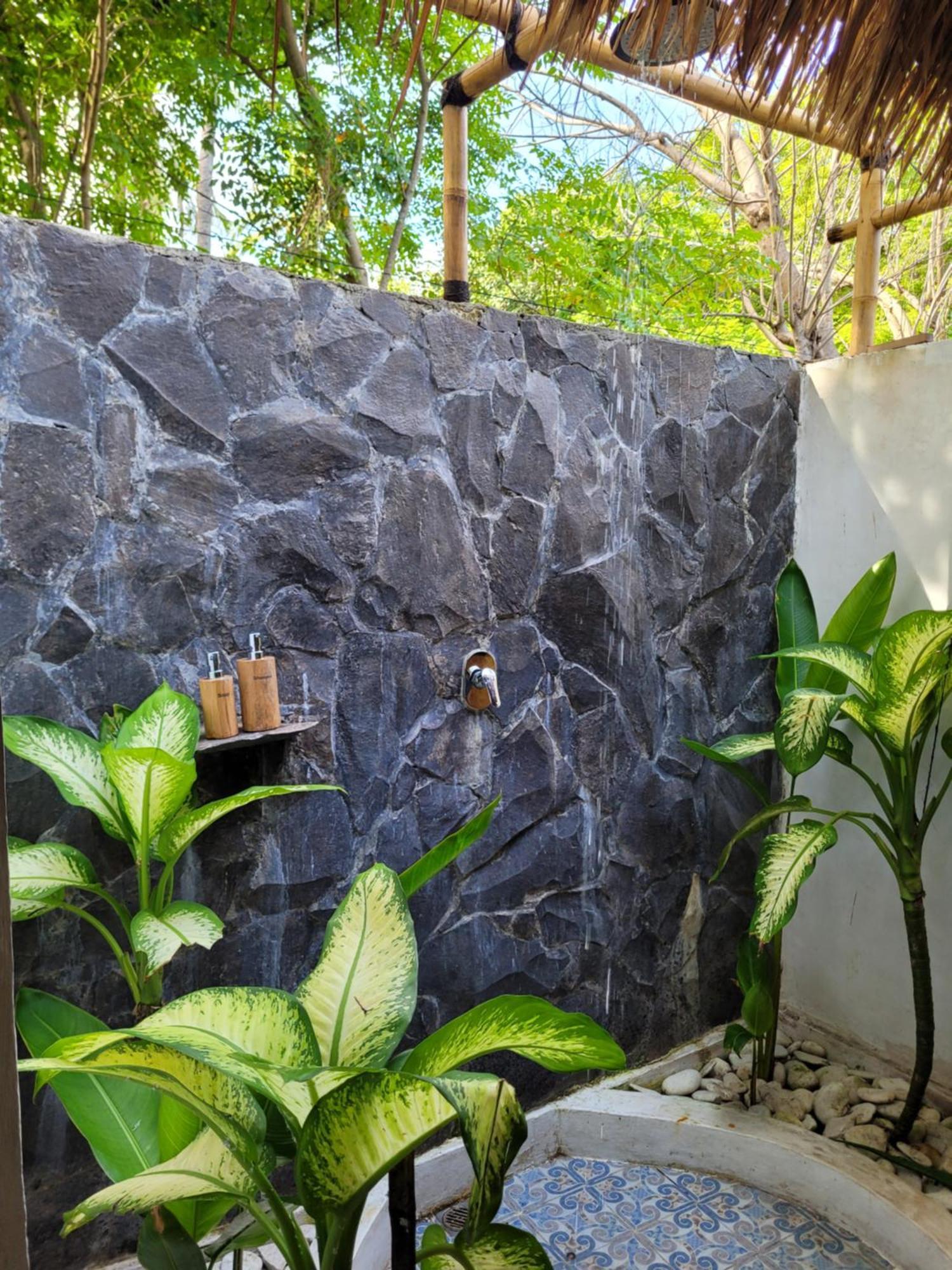 Gili Matiki Hotel Гили Еър Екстериор снимка